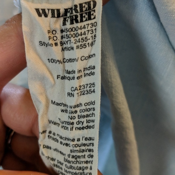 Wilfred Free Blue Chambray Button Down sz Medium - Picture 5 of 6